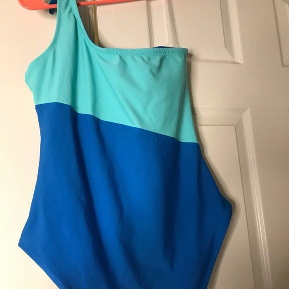 bathing suit - Picture 8 of 8